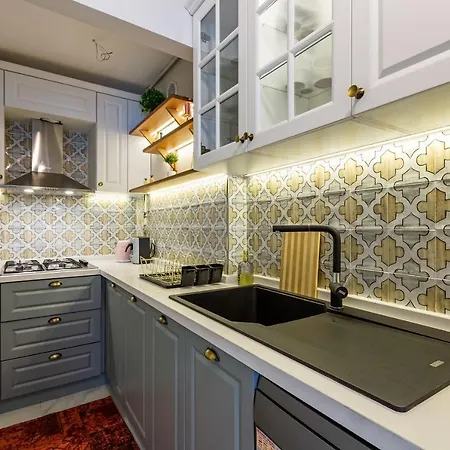 شقة Stylish In Moda Near Popular Attractions With Balcony *