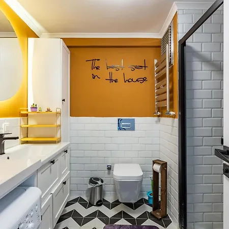 Stylish In Moda Near Popular Attractions With Balcony *