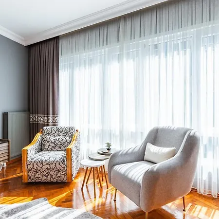 Stylish In Moda Near Popular Attractions With Balcony Apartment