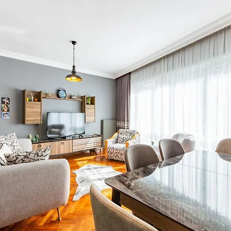 Stylish In Moda Near Popular Attractions With Balcony Apartment Istanbul