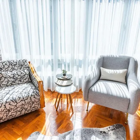 شقة Stylish In Moda Near Popular Attractions With Balcony