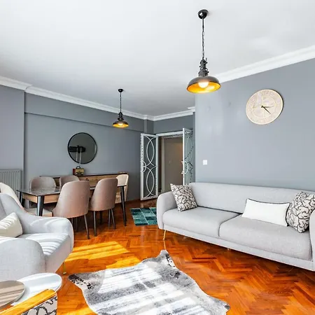 Stylish In Moda Near Popular Attractions With Balcony *