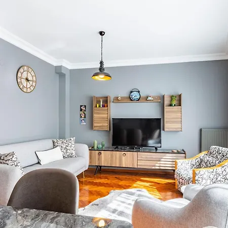 Stylish In Moda Near Popular Attractions With Balcony Apartment