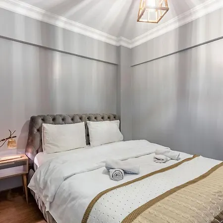 Stylish In Moda Near Popular Attractions With Balcony Istanbul
