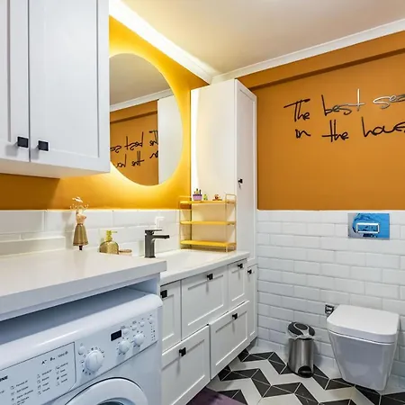 Stylish In Moda Near Popular Attractions With Balcony Apartment Istanbul