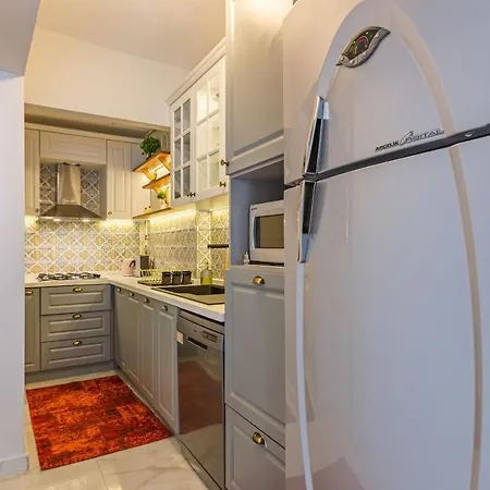 شقة Stylish In Moda Near Popular Attractions With Balcony *