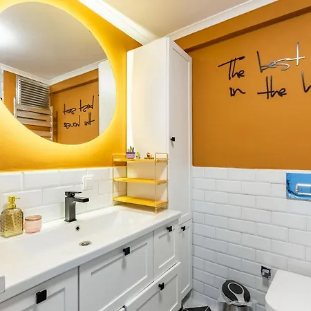 Stylish In Moda Near Popular Attractions With Balcony Apartment