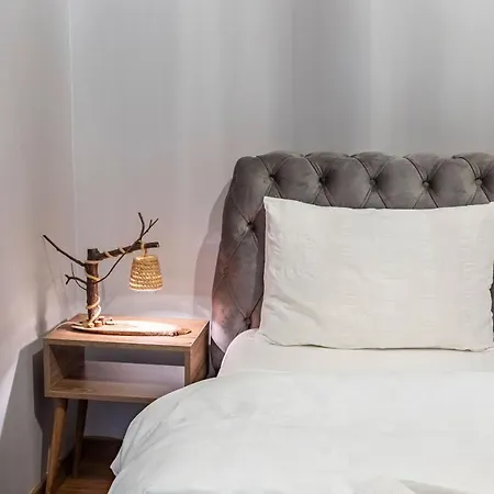 Stylish In Moda Near Popular Attractions With Balcony