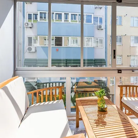 Apartment Stylish In Moda Near Popular Attractions With Balcony