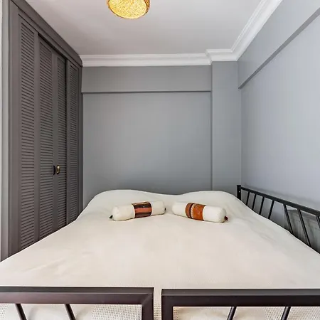 Stylish In Moda Near Popular Attractions With Balcony Apartment