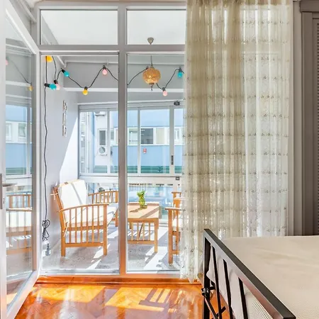 Stylish In Moda Near Popular Attractions With Balcony Istanbul
